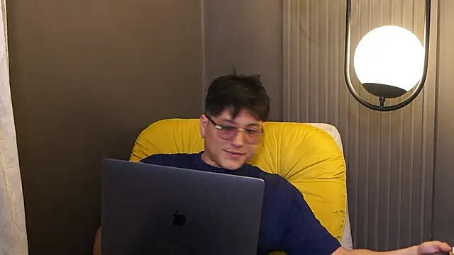 Mia and Belmonth online show from 03/28/26, 07:04