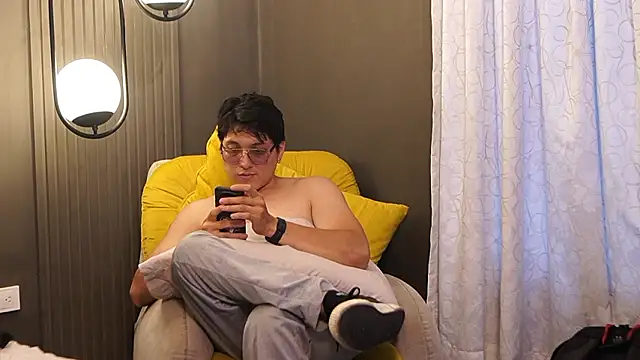 Mia and Belmonth online show from 03/26/26, 07:01