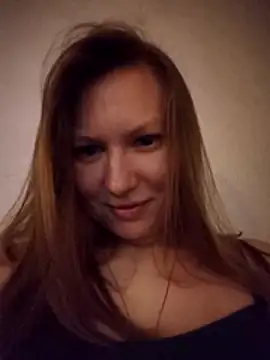 Snapshot of August_Shine chatting on 04/08/26, 06:09 August Shine online show from 04/08/26, 06:09