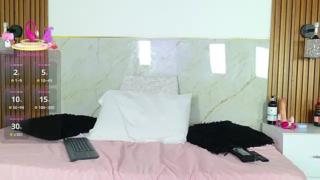 Snapshot of emi_bloom chatting on 03/03/26, 12:45 emi bloom online show from 03/03/26, 12:45