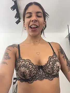 Snapshot of VioletaHills_ chatting on 05/27/26, 12:45 VioletaHills online show from 05/27/26, 12:45