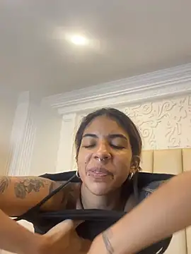 Snapshot of VioletaHills_ chatting on 05/28/26, 12:33 VioletaHills online show from 05/28/26, 12:33