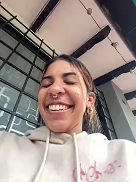 Snapshot of VioletaHills_ chatting on 05/16/26, 12:37 VioletaHills online show from 05/16/26, 12:37