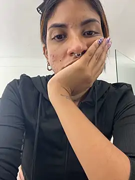 Snapshot of VioletaHills_ chatting on 06/17/26, 12:26 VioletaHills online show from 06/17/26, 12:26