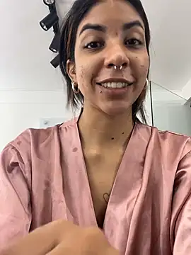Snapshot of VioletaHills_ chatting on 07/17/26, 12:35 VioletaHills online show from 07/17/26, 12:35
