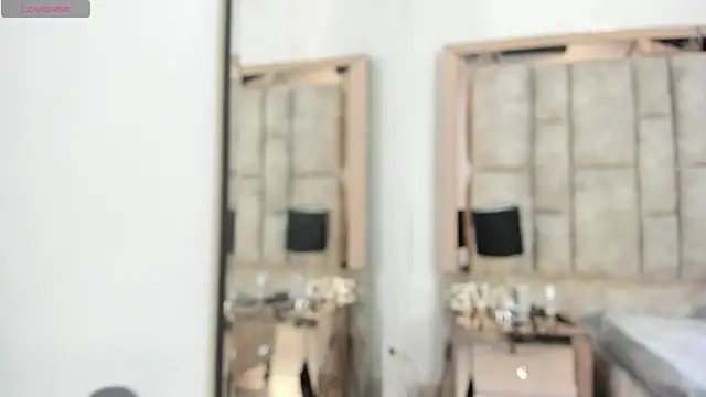 Titan Moreno  online show from 04/11/26, 12:09