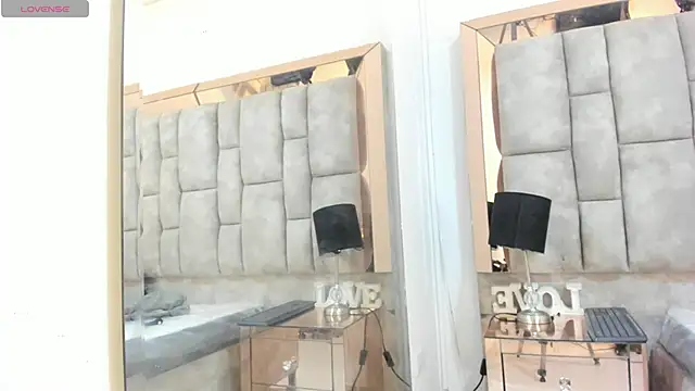 Titan Moreno  online show from 04/18/26, 01:35