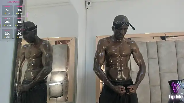 Titan Moreno  online show from 03/12/26, 12:42