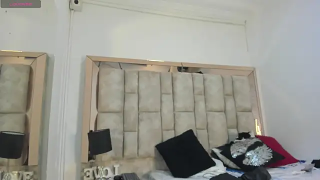 Titan Moreno  online show from 03/31/26, 12:07