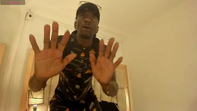 Titan Moreno  online show from 04/15/26, 12:21