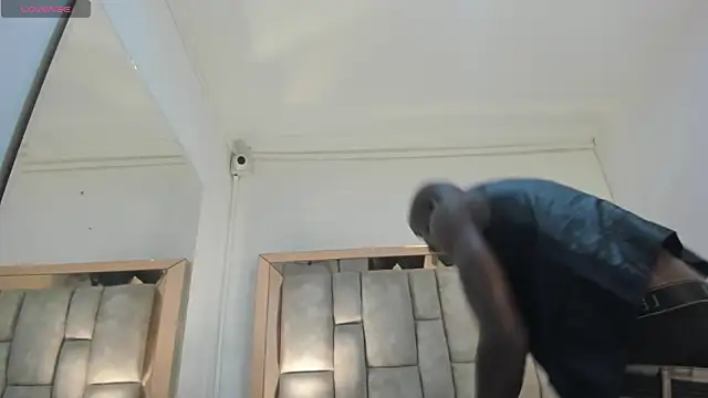 Titan Moreno  online show from 04/06/26, 12:06