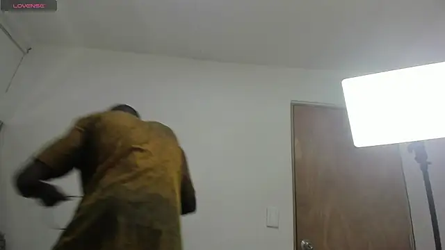 Snapshot of Titan_Moreno_ chatting on 05/25/26, 12:04 Titan Moreno online show from 05/25/26, 12:04