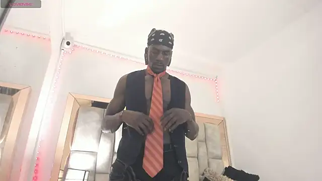 Titan Moreno  online show from 04/16/26, 12:28