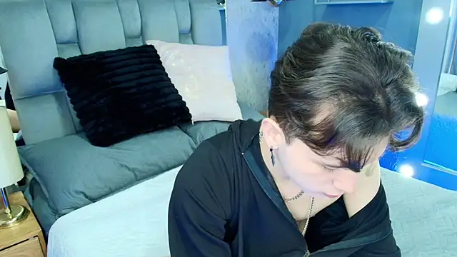 hollannd  online show from 04/07/26, 01:02