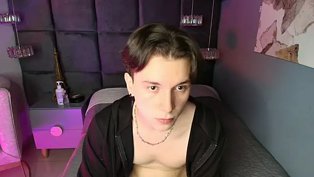 hollannd  online show from 04/11/26, 01:04