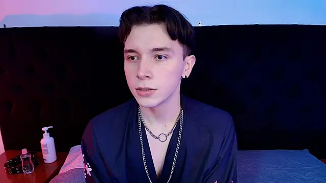 hollannd  online show from 03/28/26, 03:35