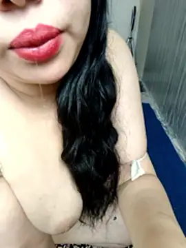 Snapshot of HoT_LiiiNa chatting on 06/11/26, 09:50 HoT LiiiNa online show from 06/11/26, 09:50