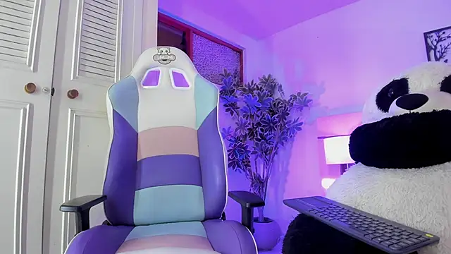 Snapshot of the_villain chatting on 03/02/26, 04:03 the villain online show from 03/02/26, 04:03