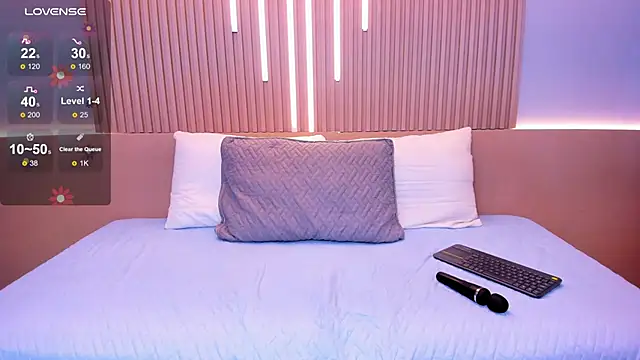 Zoee cute  online show from 04/14/26, 01:27