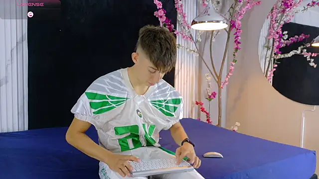 Danteandviolete cr online show from 07/04/26, 11:38