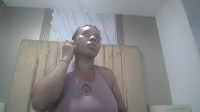 Snapshot of vanessarodriguez69 chatting on 05/27/26, 02:41 vanessarodriguez69 online show from 05/27/26, 02:41