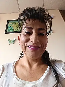 Snapshot of Lucia_Rios chatting on 05/18/26, 05:18 Lucia Rios online show from 05/18/26, 05:18