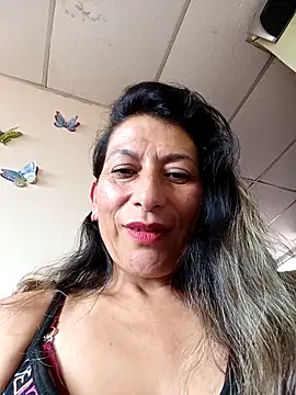 Snapshot of Lucia_Rios chatting on 04/19/26, 06:10 Lucia Rios online show from 04/19/26, 06:10