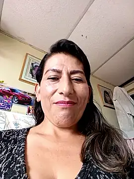 Lucia Rios online show from 04/12/26, 04:10
