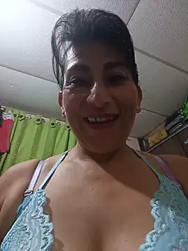 Snapshot of Lucia_Rios chatting on 05/17/26, 04:23 Lucia Rios online show from 05/17/26, 04:23