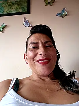 Snapshot of Lucia_Rios chatting on 05/07/26, 10:46 Lucia Rios online show from 05/07/26, 10:46