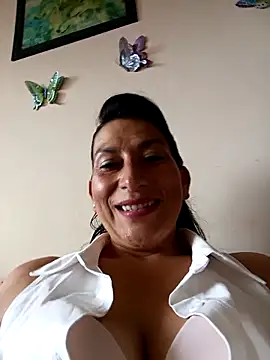Snapshot of Lucia_Rios chatting on 05/04/26, 09:28 Lucia Rios online show from 05/04/26, 09:28