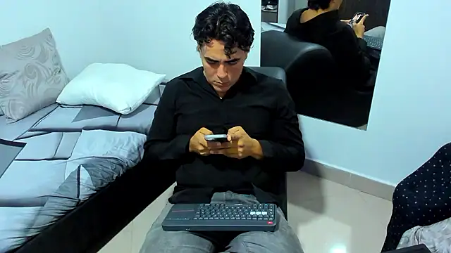 Snapshot of Theo_Castell chatting on 03/04/26, 12:24 Theo Castell online show from 03/04/26, 12:24