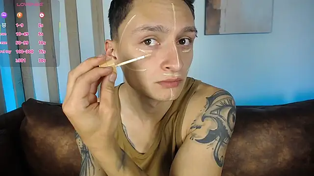 Snapshot of DIEGO_JONES chatting on 06/19/26, 01:06 DIEGO JONES online show from 06/19/26, 01:06