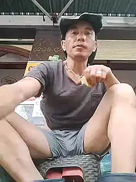 Snapshot of traiwe06 chatting on 06/07/26, 01:55 traiwe06 online show from 06/07/26, 01:55