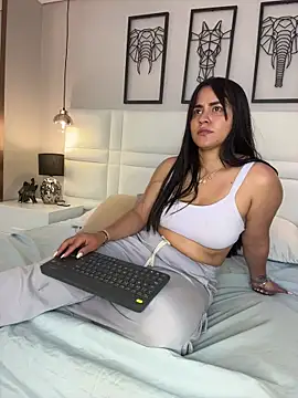 Snapshot of alejandra__garcia chatting on 03/29/26, 02:35 alejandra garcia online show from 03/29/26, 02:35