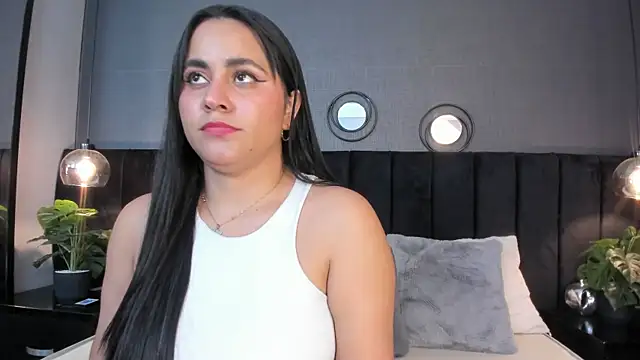 Snapshot of alejandra__garcia chatting on 06/05/26, 03:22 alejandra garcia online show from 06/05/26, 03:22