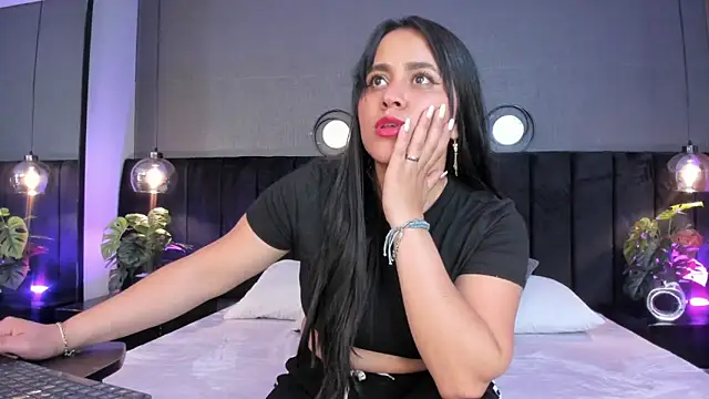 Snapshot of alejandra__garcia chatting on 03/24/26, 03:50 alejandra garcia online show from 03/24/26, 03:50