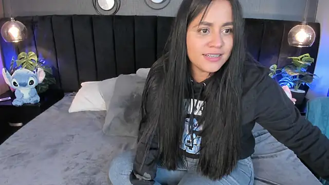 Snapshot of alejandra__garcia chatting on 06/16/26, 03:28 alejandra garcia online show from 06/16/26, 03:28