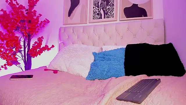 Snapshot of Liz_Hills chatting on 03/24/26, 10:59 Liz Hills online show from 03/24/26, 10:59