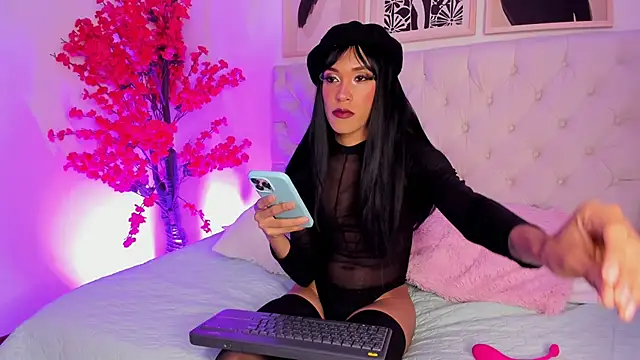 Snapshot of Liz_Hills chatting on 04/07/26, 12:18 Liz Hills online show from 04/07/26, 12:18