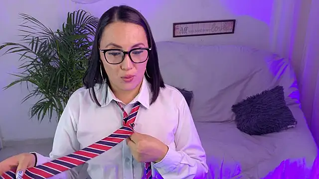 Valeriaa cruz online show from 07/10/26, 12:32