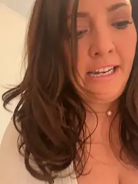 hollyharmd online show from 04/08/26, 01:51