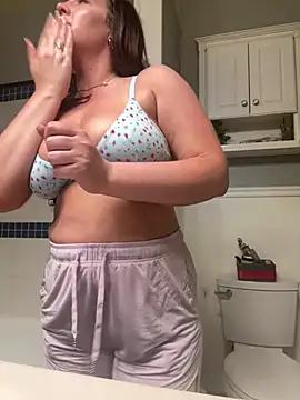 hollyharmd online show from 04/10/26, 01:23