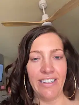 hollyharmd online show from 04/05/26, 10:05