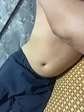 hoang15075 online show from 04/25/26, 04:04