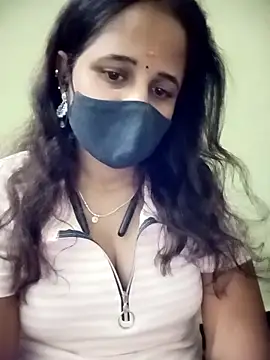 Snapshot of Tamil_Rani- chatting on 04/15/26, 12:38 Tamil Rani- online show from 04/15/26, 12:38