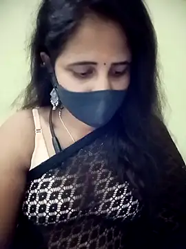 Snapshot of Tamil_Rani- chatting on 04/19/26, 12:44 Tamil Rani- online show from 04/19/26, 12:44