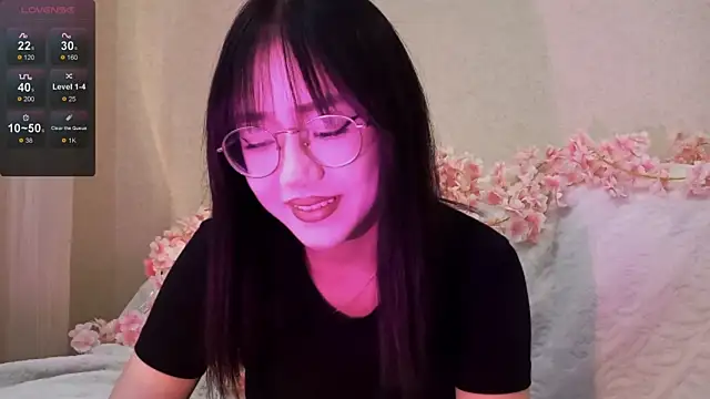Snapshot of SolvedGlobe chatting on 06/19/26, 01:06 SolvedGlobe online show from 06/19/26, 01:06