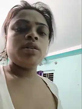 Snapshot of Beauty-3 chatting on 06/17/26, 04:50 Beauty-3 online show from 06/17/26, 04:50