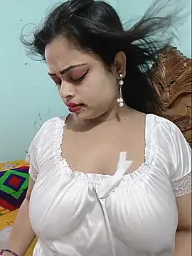 Snapshot of Beauty-3 chatting on 07/15/26, 12:39 Beauty-3 online show from 07/15/26, 12:39